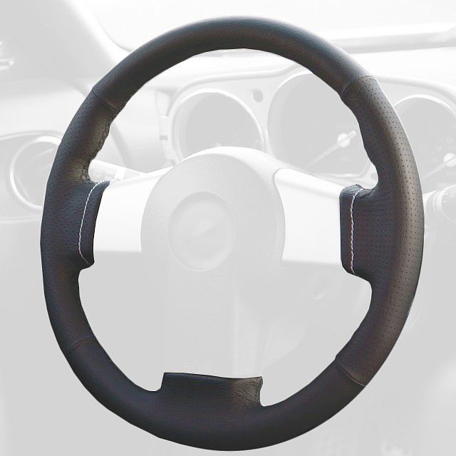 Nissan 350Z 200308 steering wheel cover by RedlineGoods