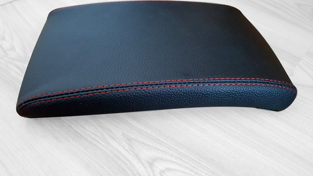 2005-09 Subaru Legacy armrest cover - non-US/round-bottomed shifter